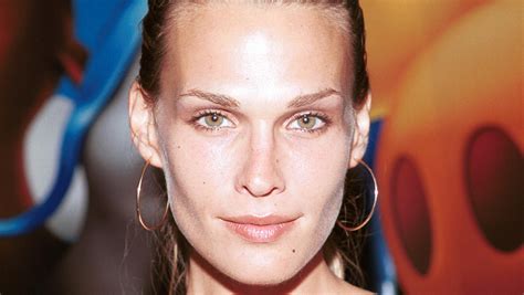 Molly Sims nua, pelada